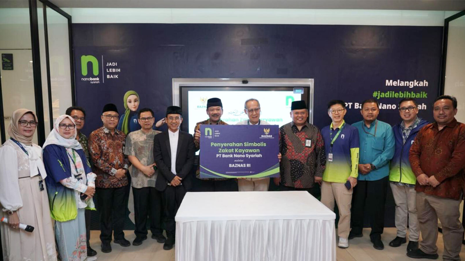 Nanobank Syariah Salurkan Zakat Karyawan Melalui BAZNAS RI